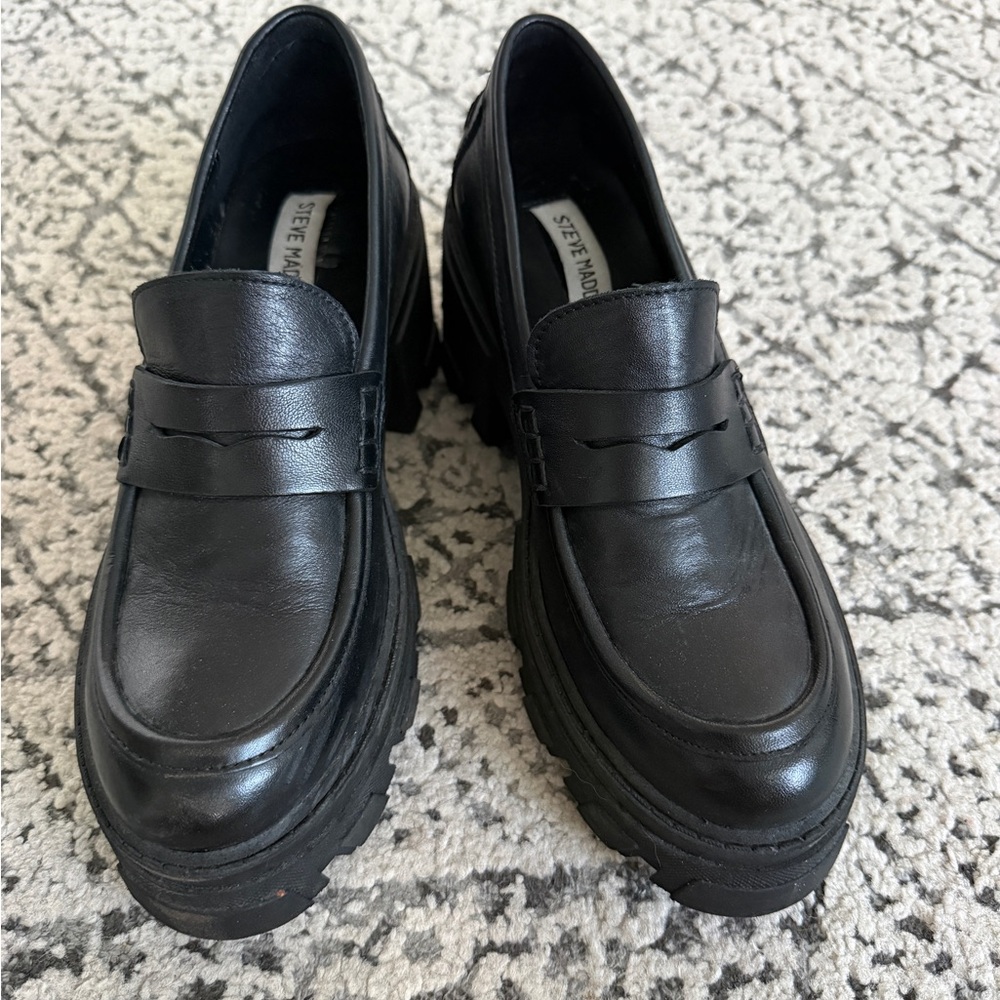 Steve Madden Classic Black Loafers for women